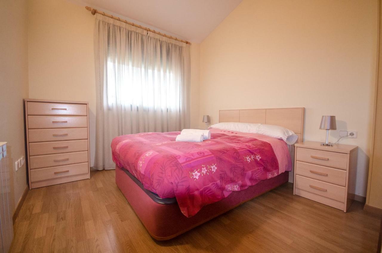 Casa Con Piscina Y Parking En *