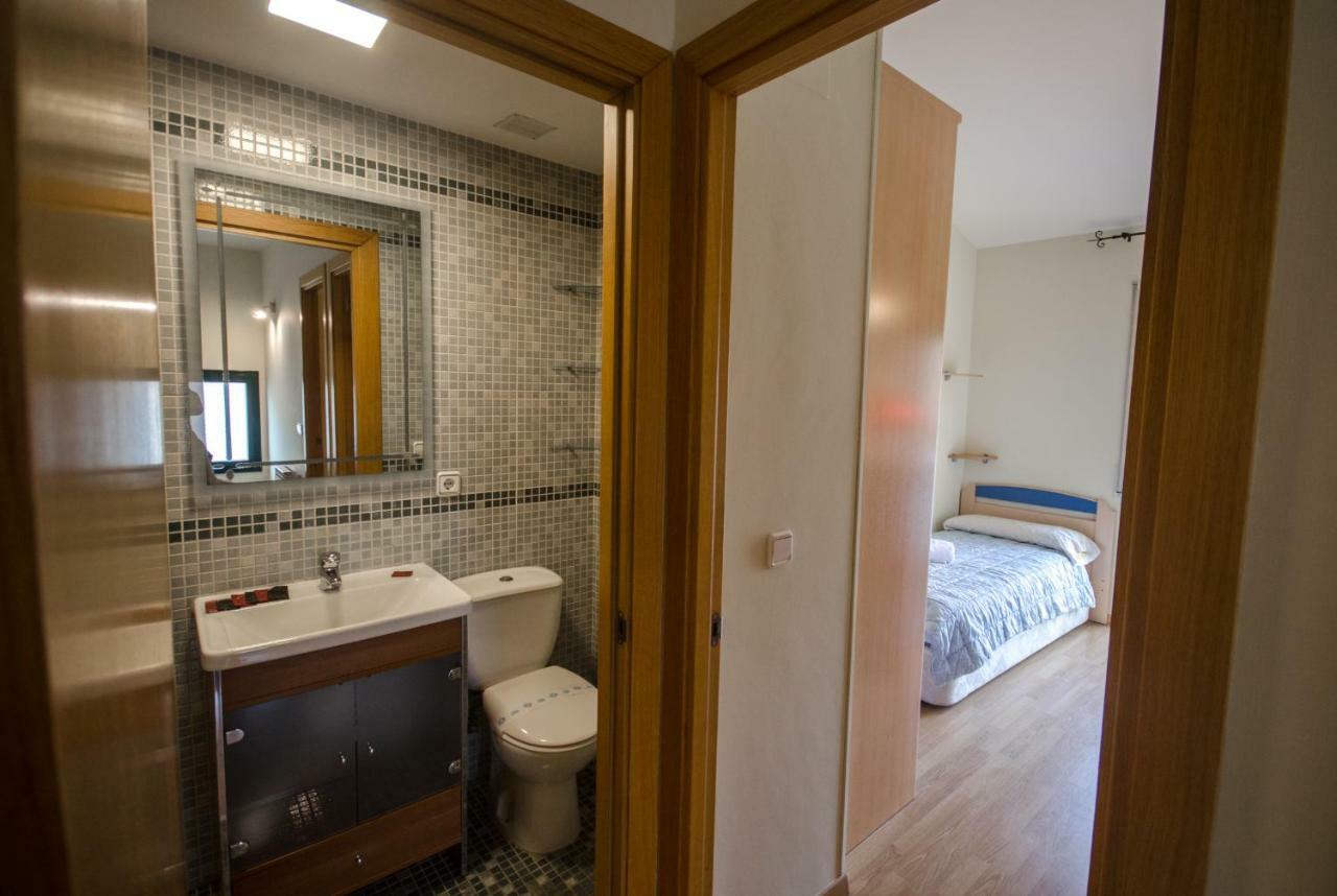 Casa Con Piscina Y Parking En *