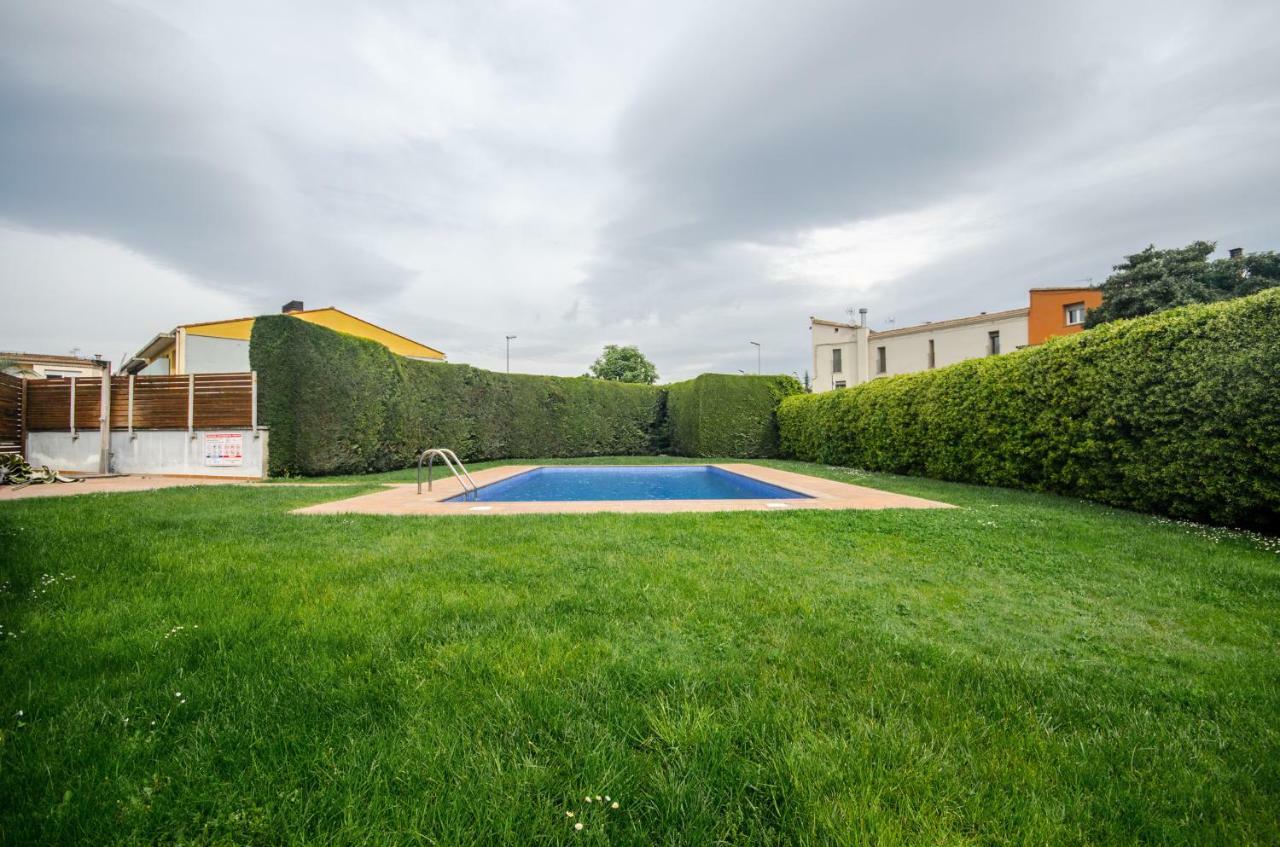 Casa Con Piscina Y Parking En